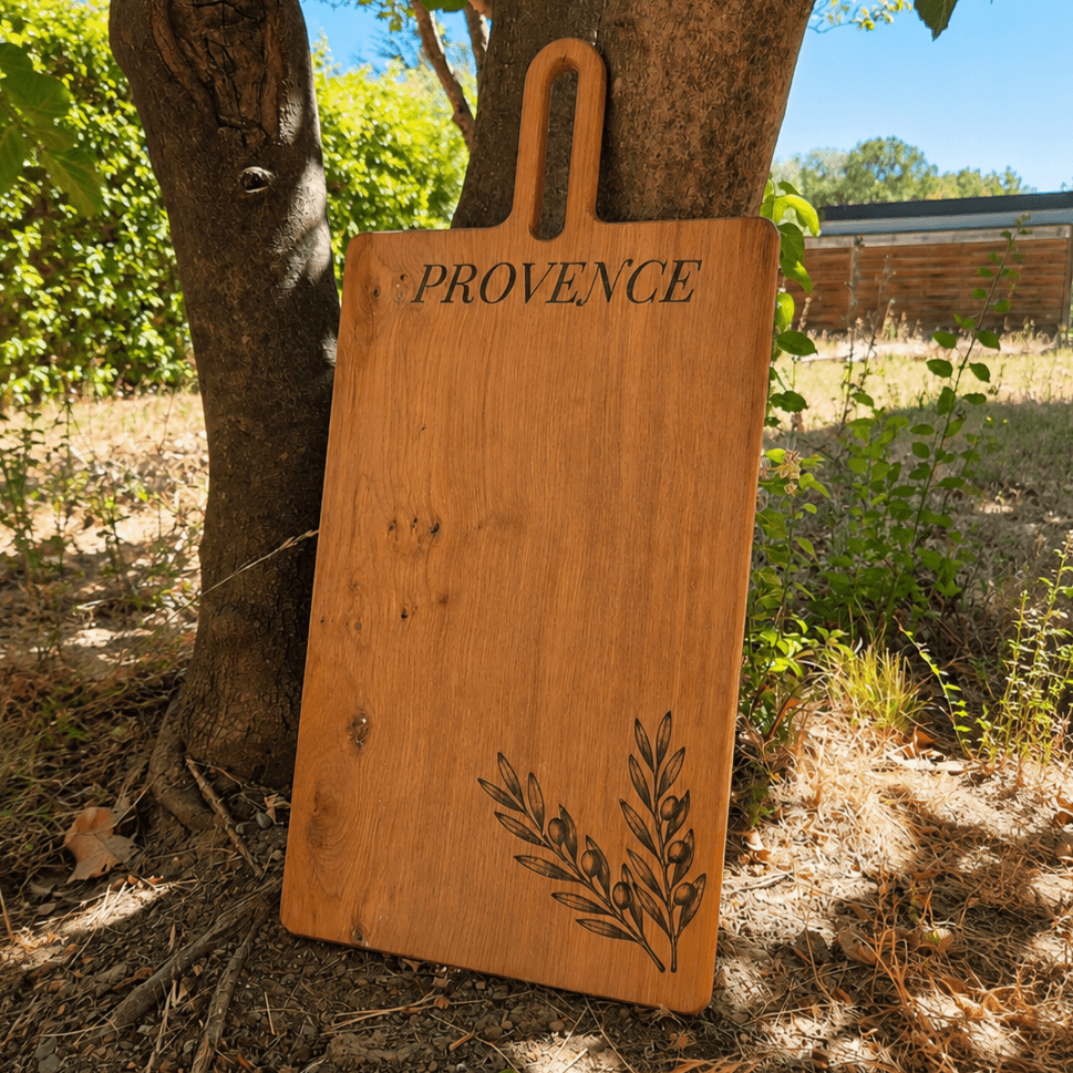 La Garrigue — Planche Apéritive & Présentation en Chêne, gravure personnalisée au laser, 63 × 30 cm